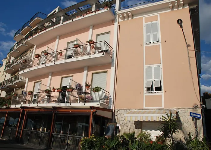 Hotell Albium 3*